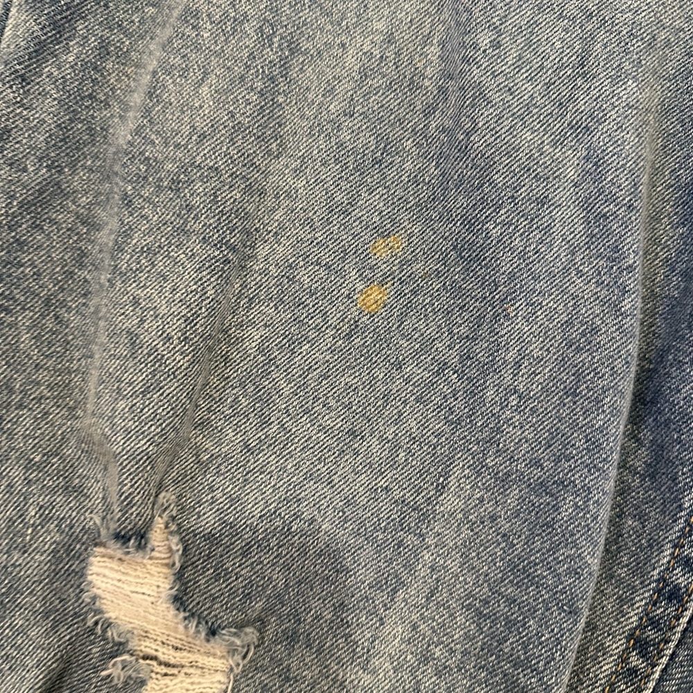 ✨CUTE RIPPED JEANS✨ - Picture 4 of 4